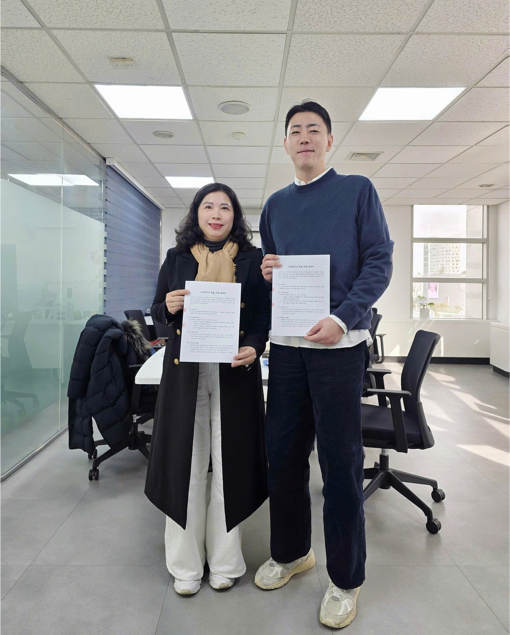 kí kết hợp đồng